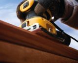 KIT DE LIJADORA DE AGARRE DE PALMA DE 1/4 HOJA DWE6411K DEWALT